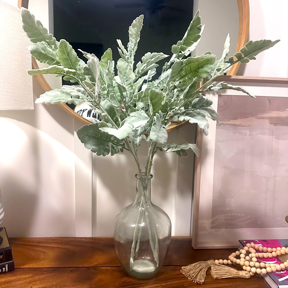 🌿 Decorative Faux Greenery in Glass Vase
